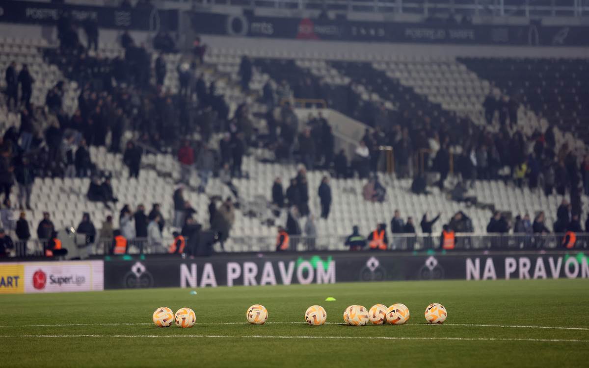 Partizan Crvena Zvezda 171. derbi pre meca (10).jpg