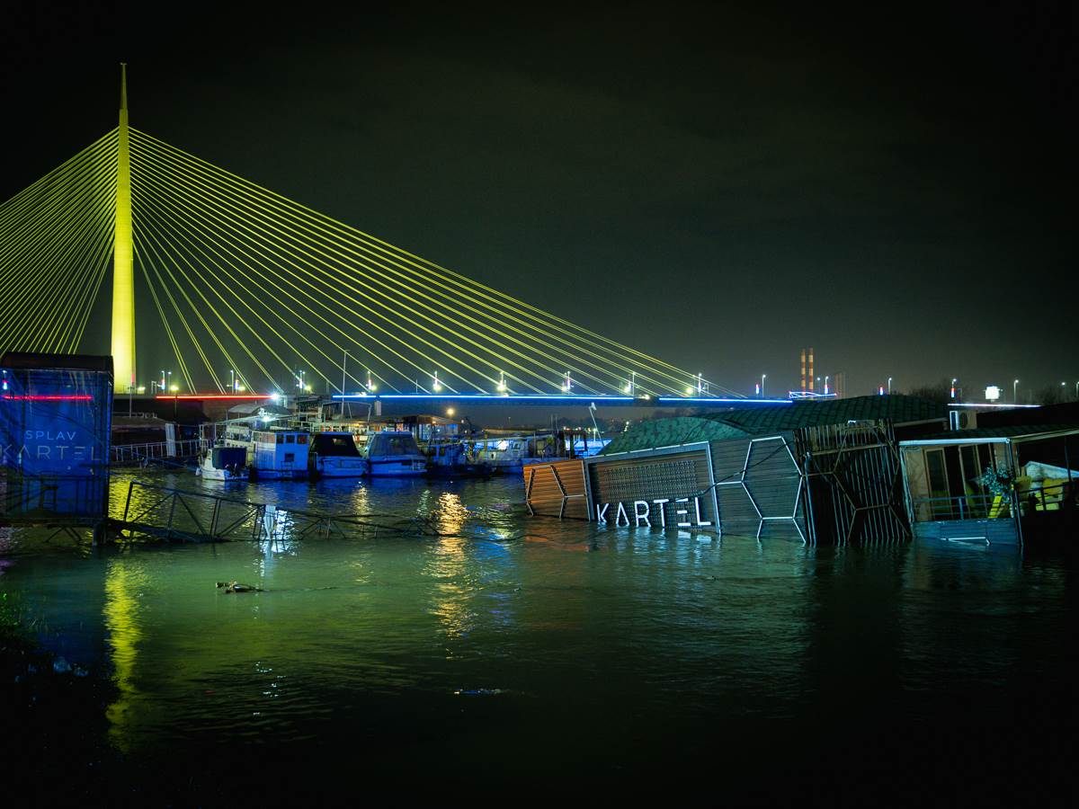 Potonuo splav Kartel (9 of 20).jpg