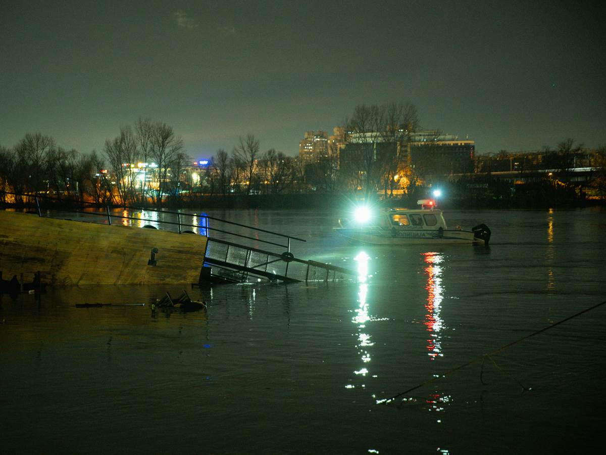 Potonuo splav Kartel (17 of 20).jpg