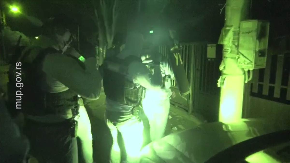 Ovako su pali dileri u centru Beograda MUP objavio snimak hapšenja osumnjičenih za uzgajanje marihuane u laboratoriji na Dedinju.jpg