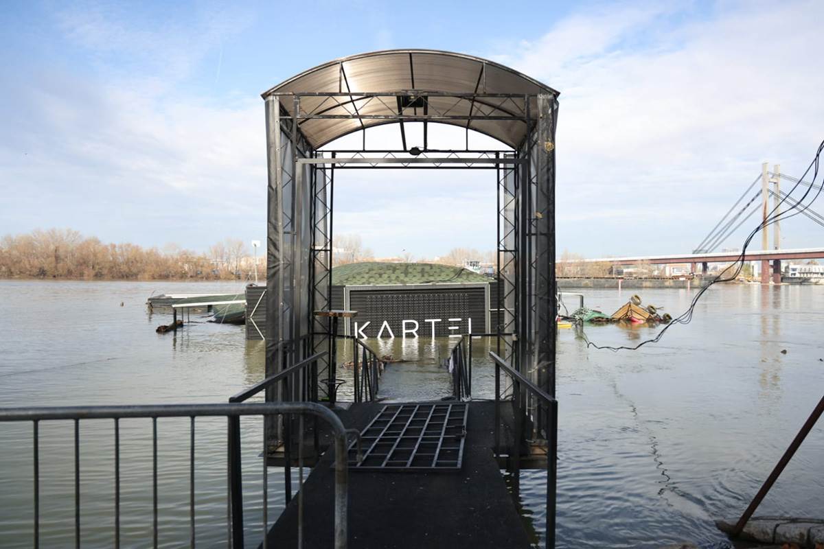 Detalji spasavanja ljudi sa splava Kartel