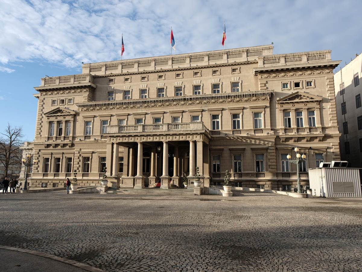 stari_dvor_jutro_nakon_protesta_stefan_Stojanović_ (1).jpg