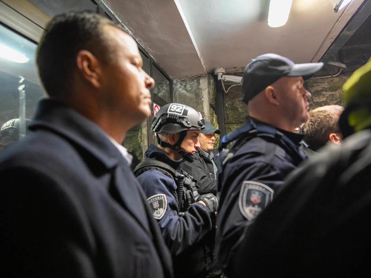 Protest studenti policijska stanica 29 novembar (4).jpg