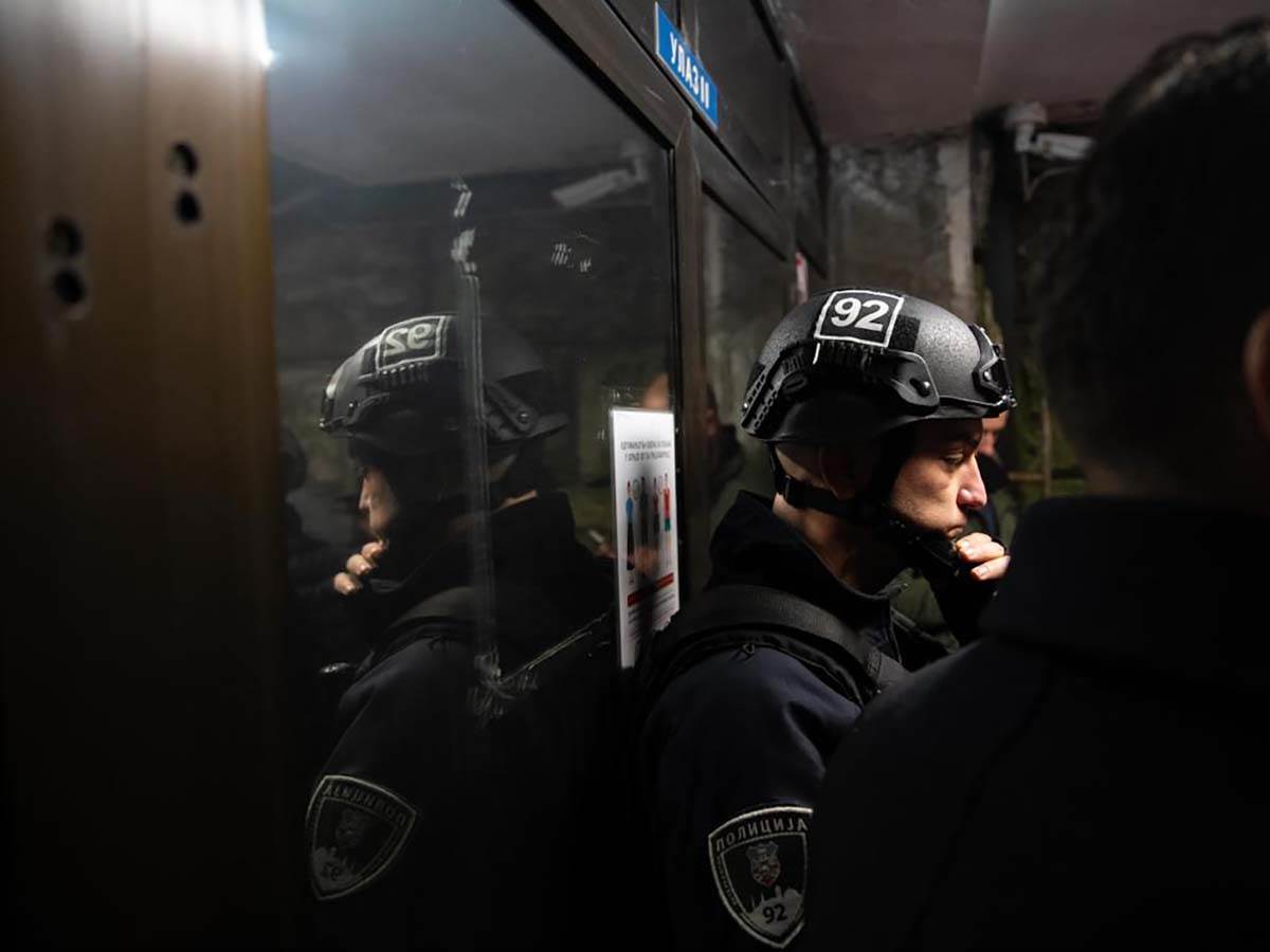 Protest studenti policijska stanica 29 novembar (6).jpg