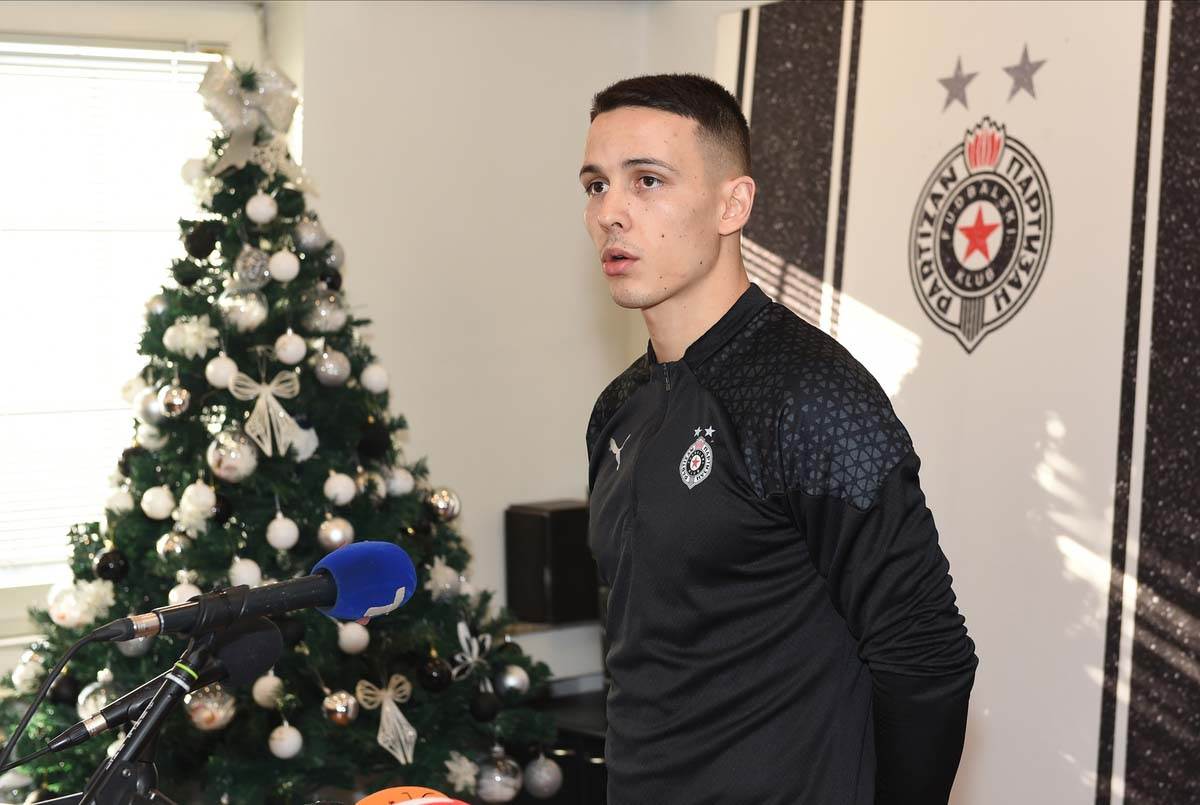 Partizan pripreme okupljanje 9.jpg