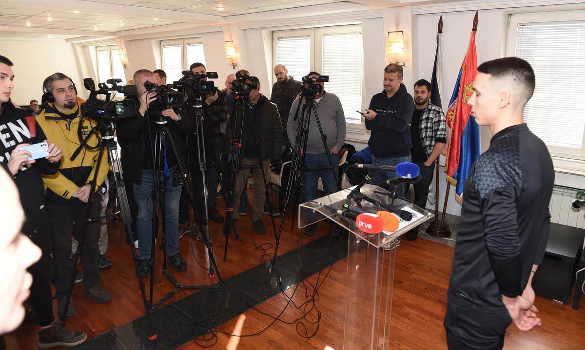 Partizan pripreme okupljanje 10.jpg