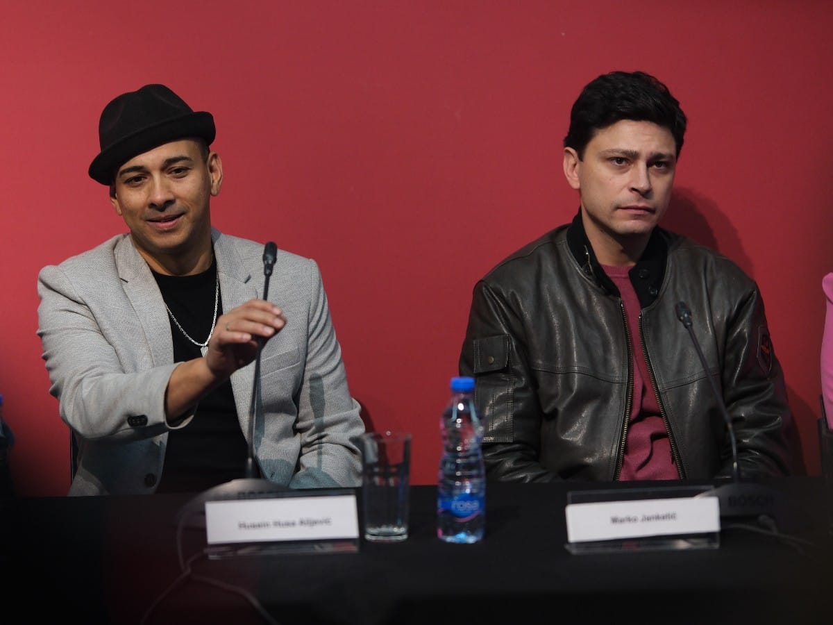 Husa iz filma i serije Nedelja o roditeljima i odrastanju