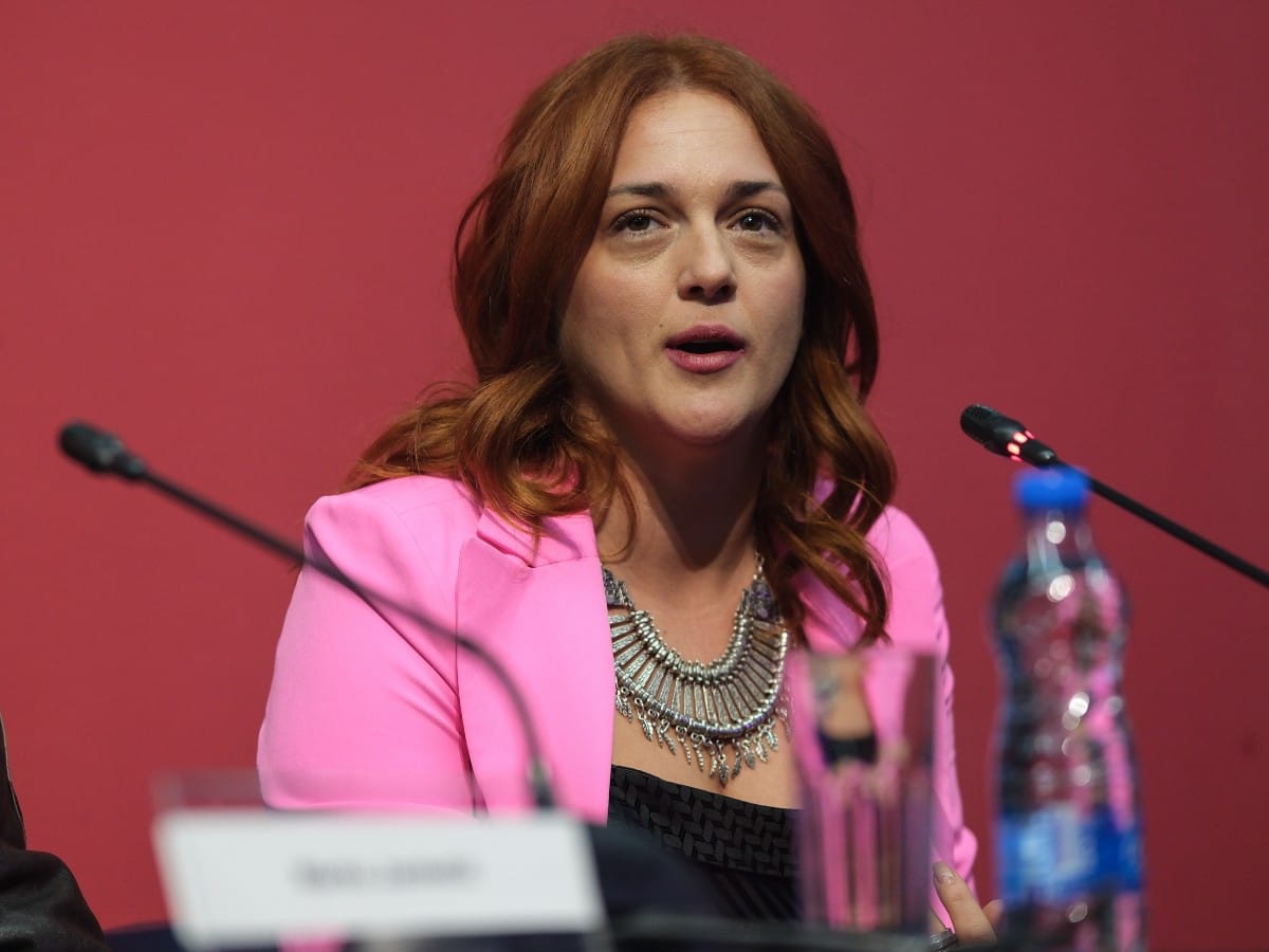 Husa iz filma i serije Nedelja o roditeljima i odrastanju