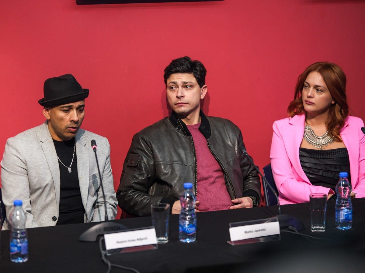 Husa iz filma i serije Nedelja o roditeljima i odrastanju