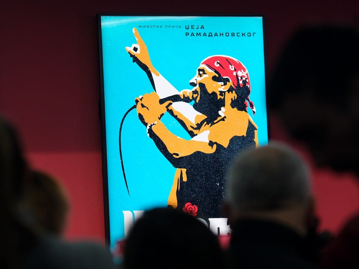 Husa iz filma i serije Nedelja o roditeljima i odrastanju