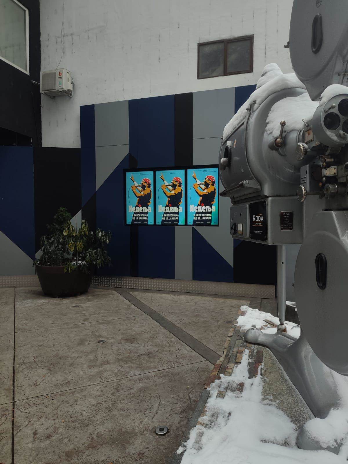 Husa iz filma i serije Nedelja o roditeljima i odrastanju