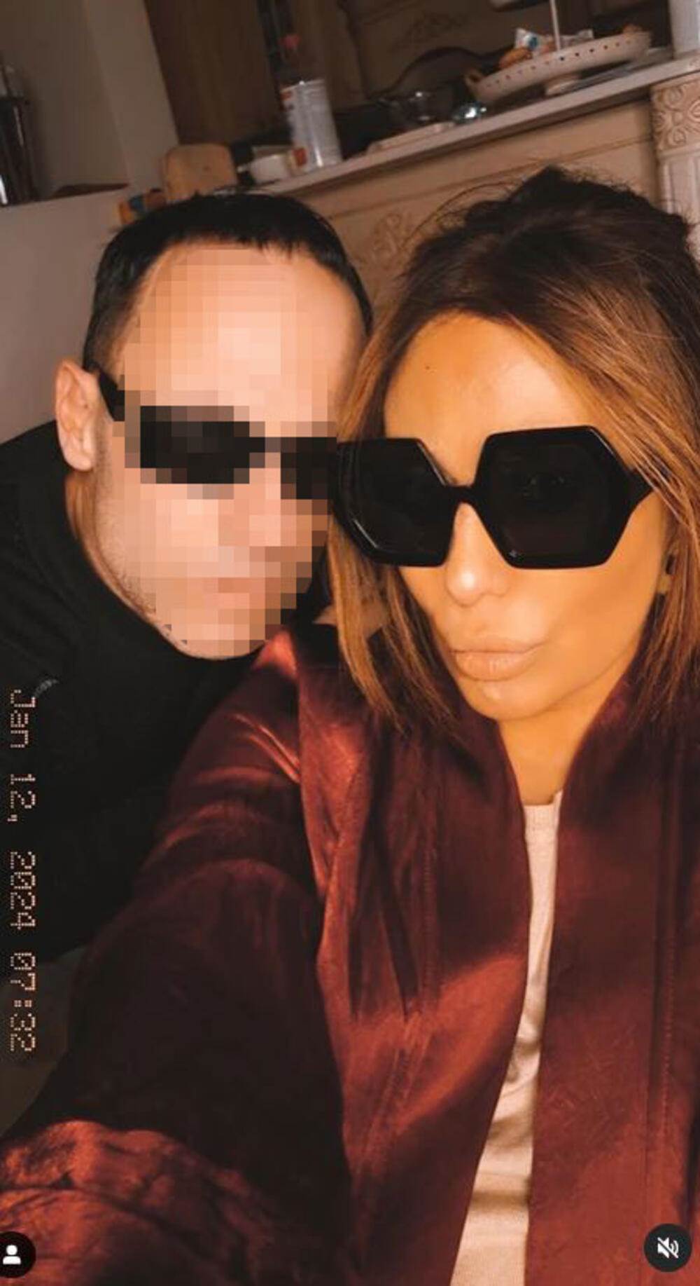 Anu Nikolić izneli iz tržnog centra