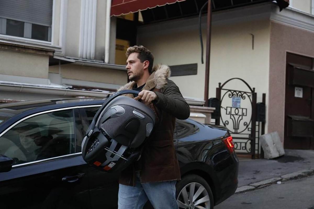 BIKOVIĆ STIGAO U PORODILIŠTE (3).jpg