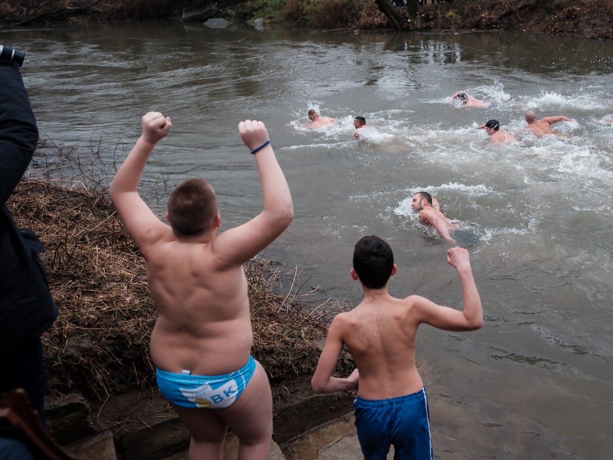 Vracev Gaj Plivanje za casni krst 5.jpeg