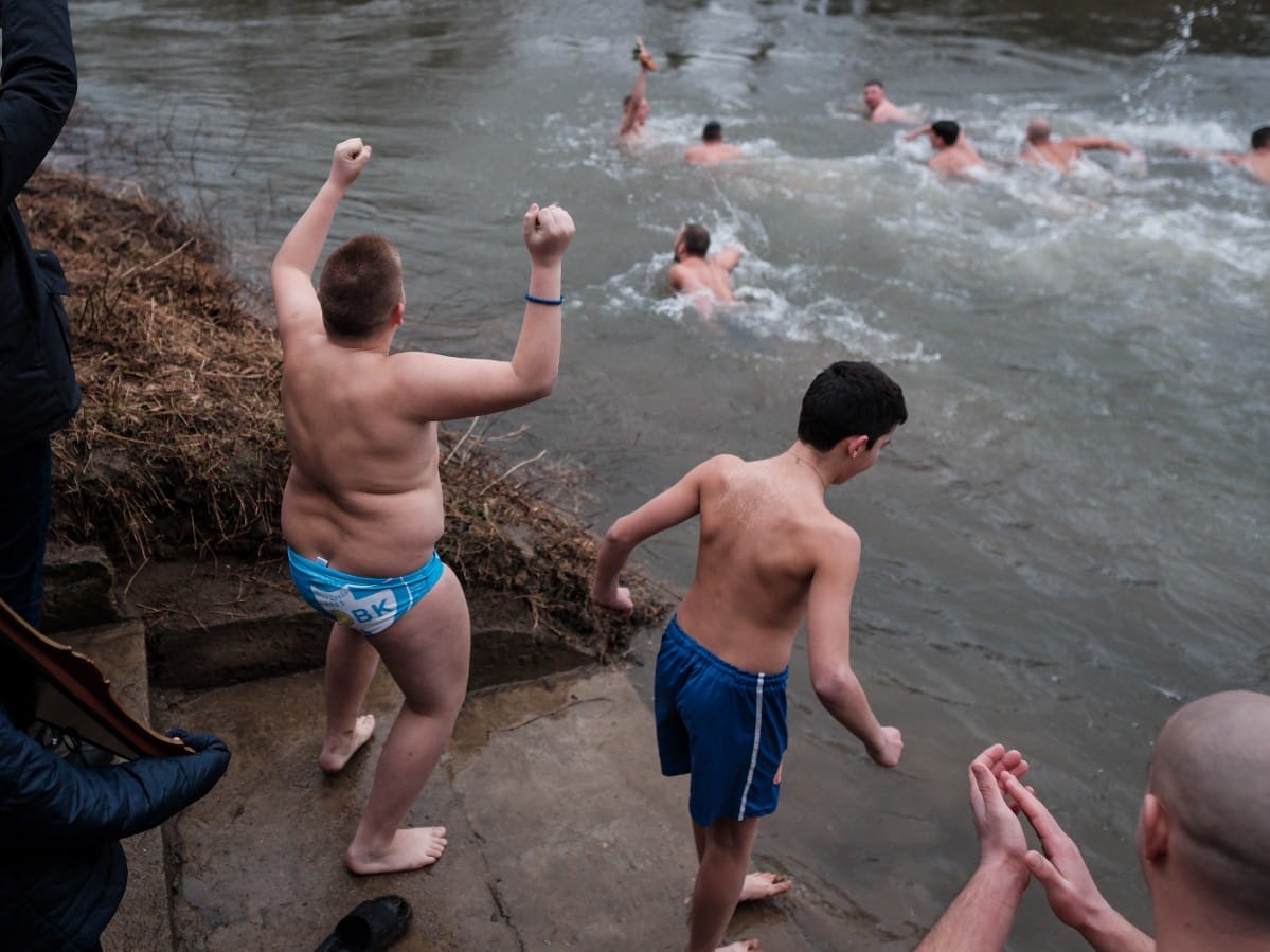 Vracev Gaj Plivanje za casni krst 6.jpeg