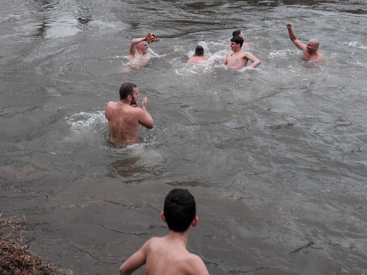 Vracev Gaj Plivanje za casni krst 9.jpeg