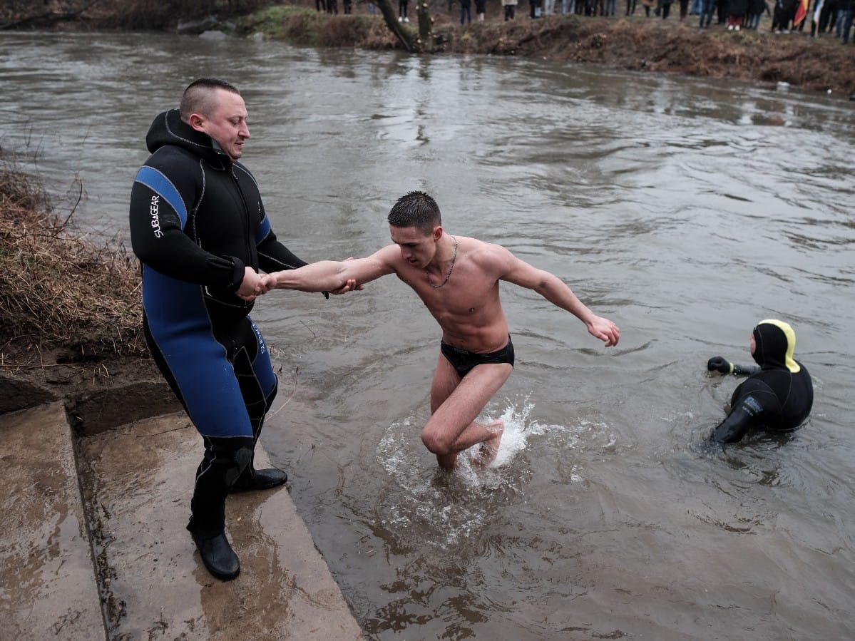 Vracev Gaj Plivanje za casni krst 12.jpeg