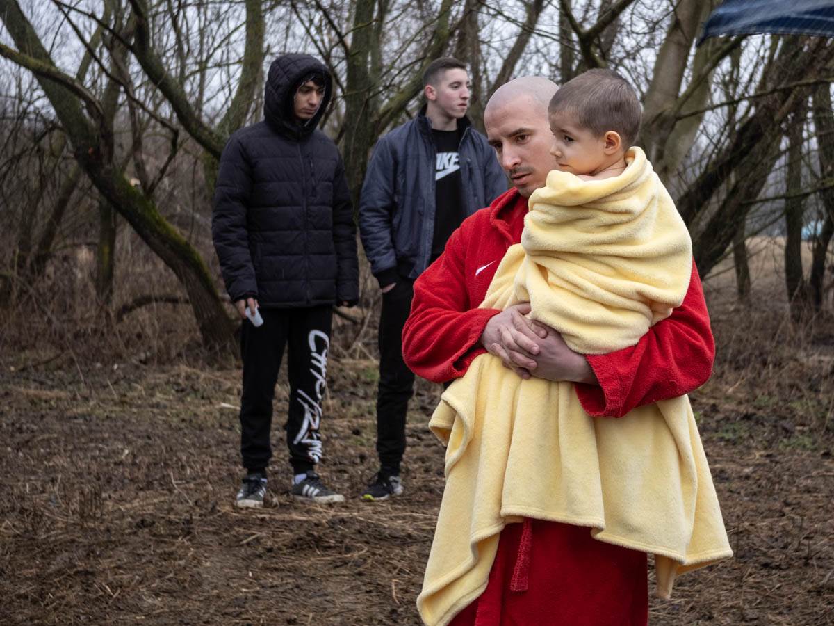 Dete od dve godine se okupalo u reci Neri u Srbiji za Bogojavljenje