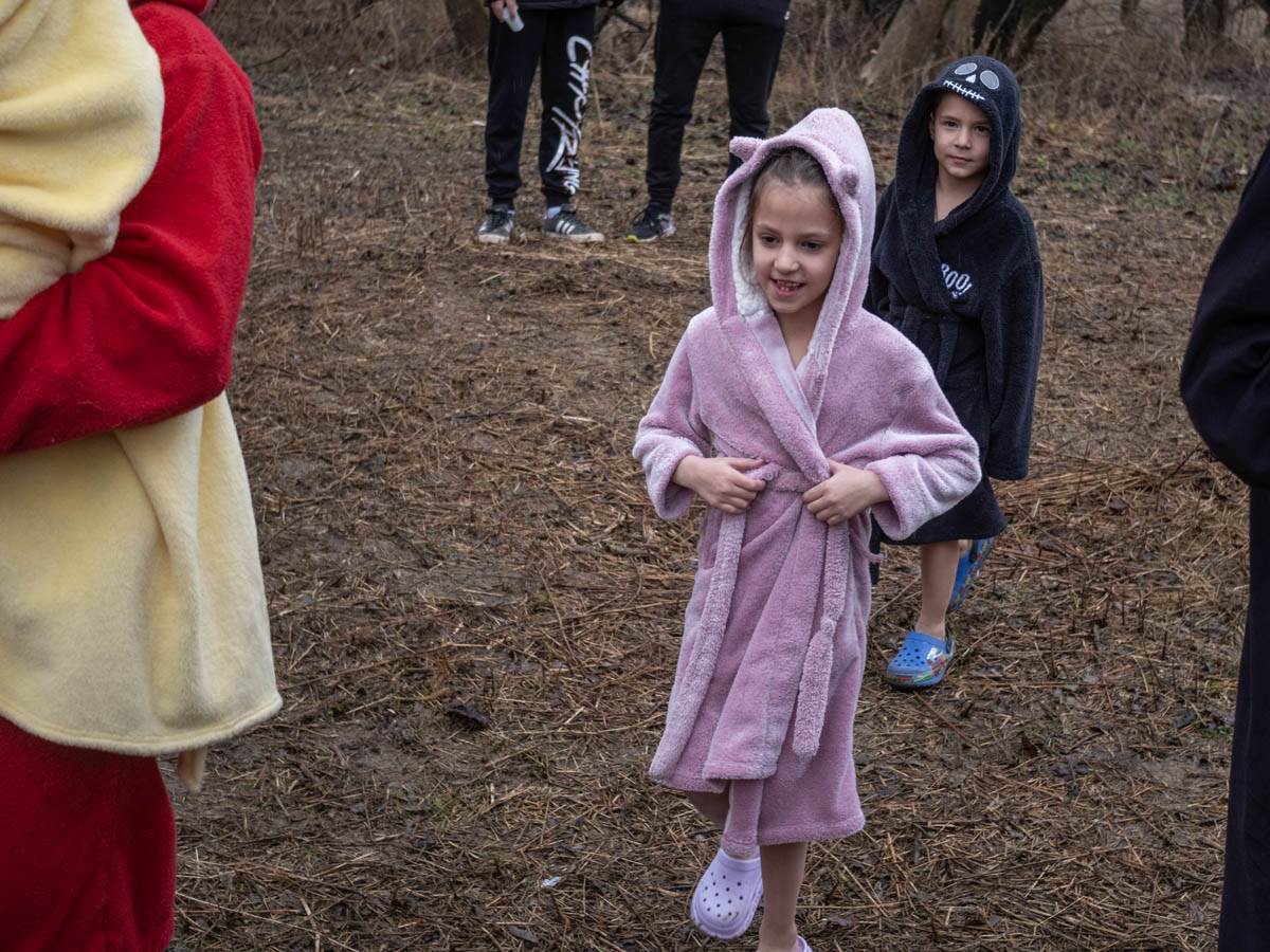 Dete od dve godine se okupalo u reci Neri u Srbiji za Bogojavljenje