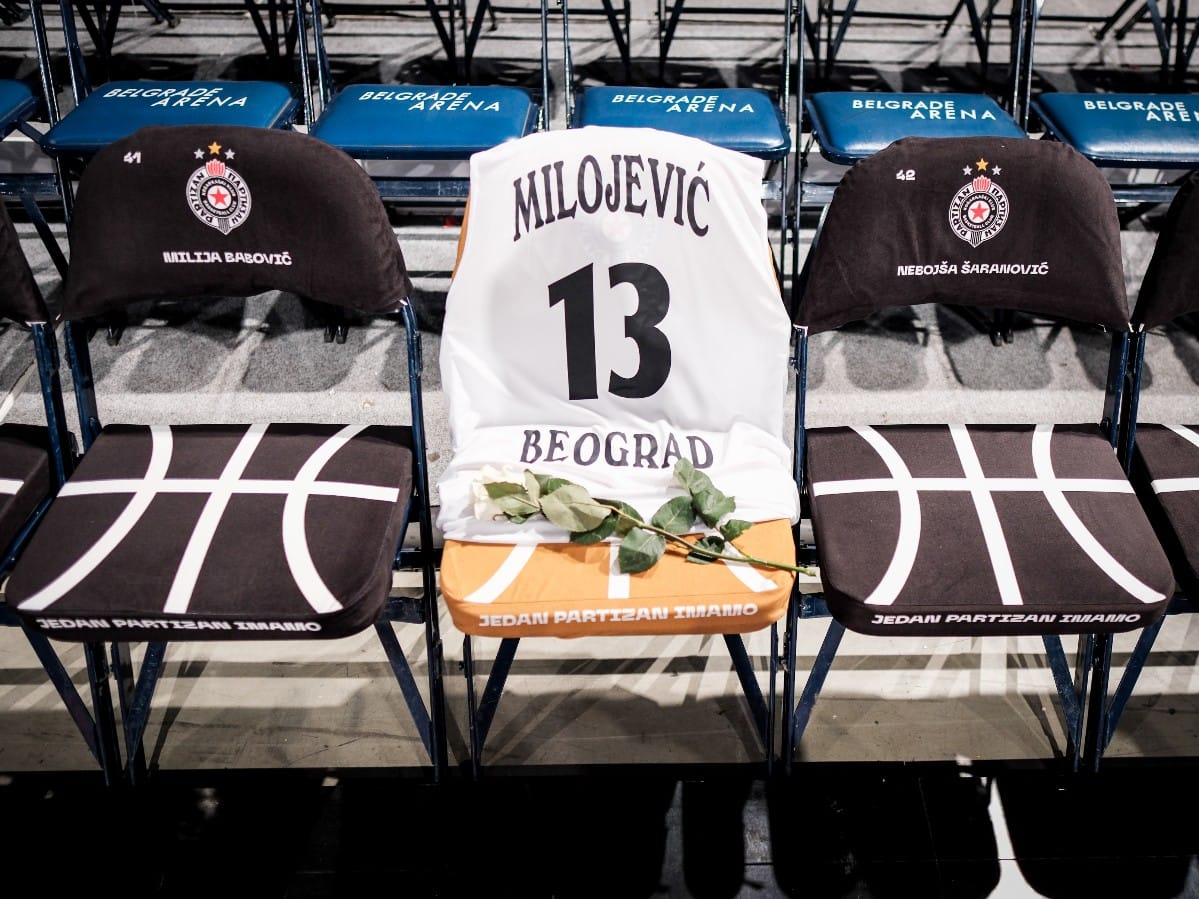 Dres Dejana Milojevica sa belom ruzom (3).jpg