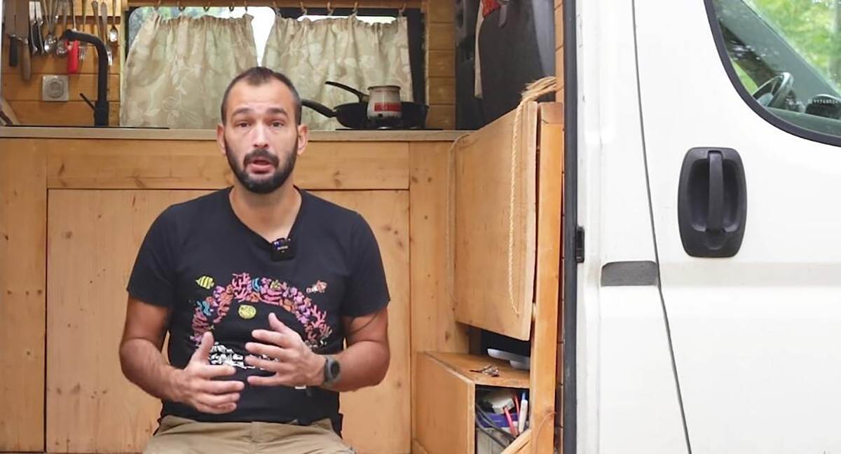 Miloš Prelević živi u kamperu