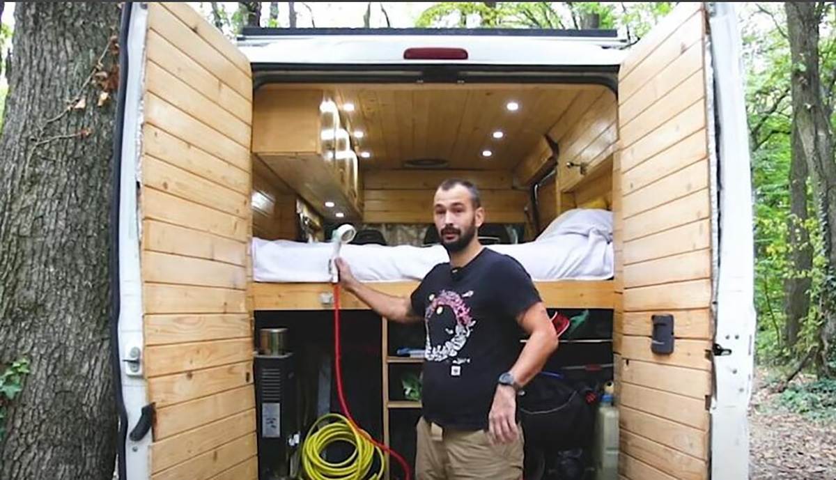 MILOŠ VEĆ GODINU ŽIVI U KAMPERU  (5).jpg