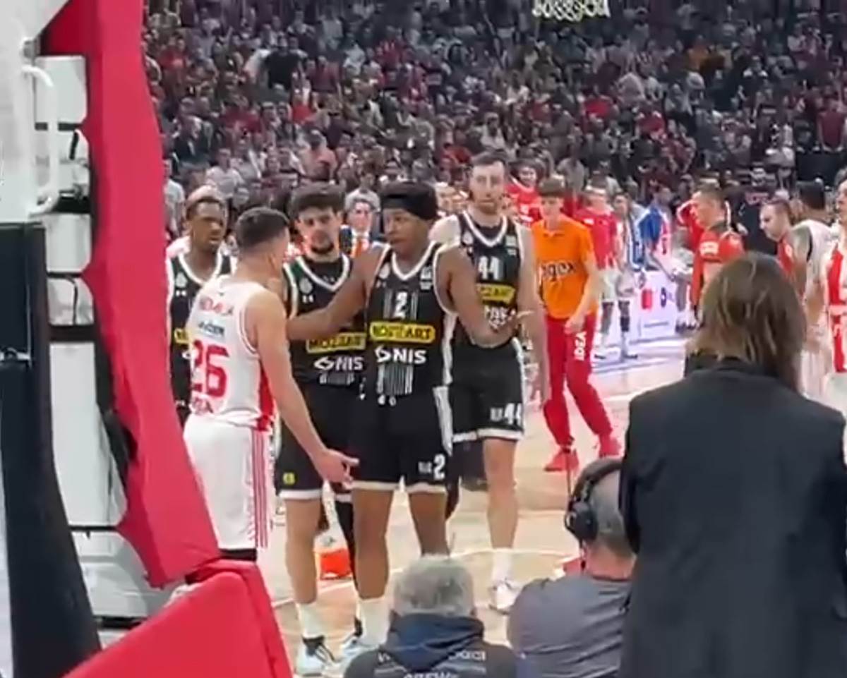 Prekid meča u Areni (3).jpg