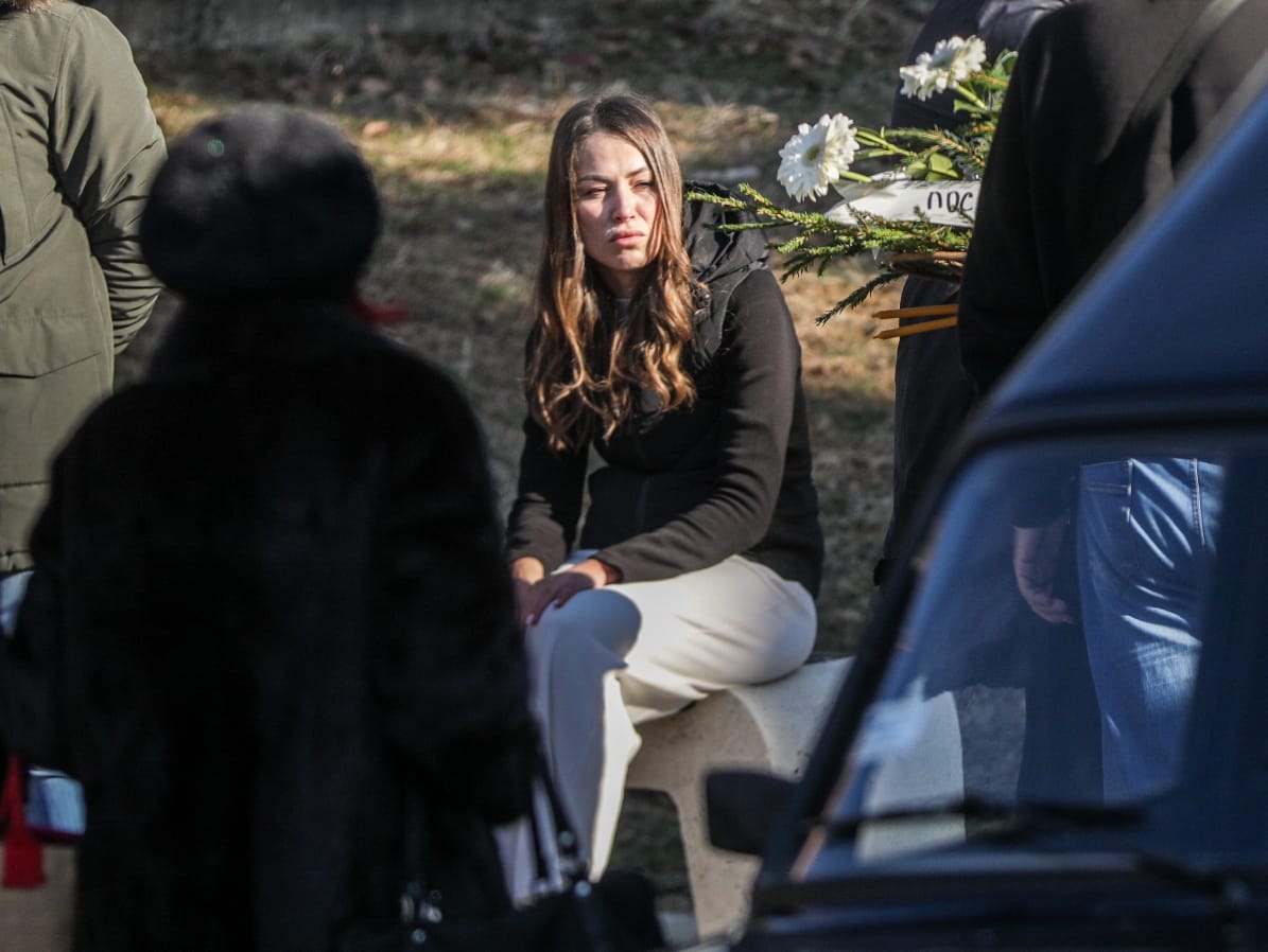 Zorica Marković s Dijanom Hrkalović na sahrani bivšeg muža