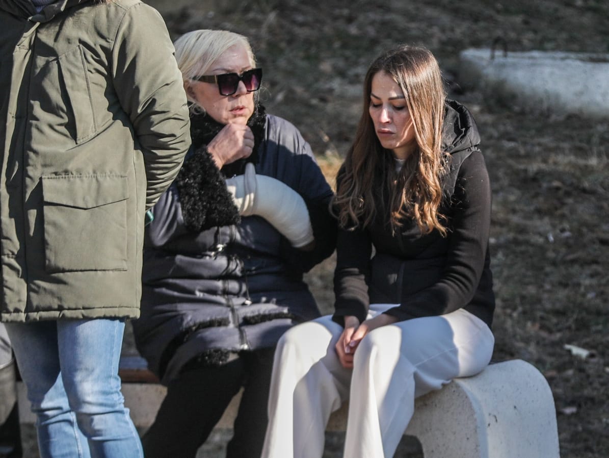 Zorica Marković s Dijanom Hrkalović na sahrani bivšeg muža