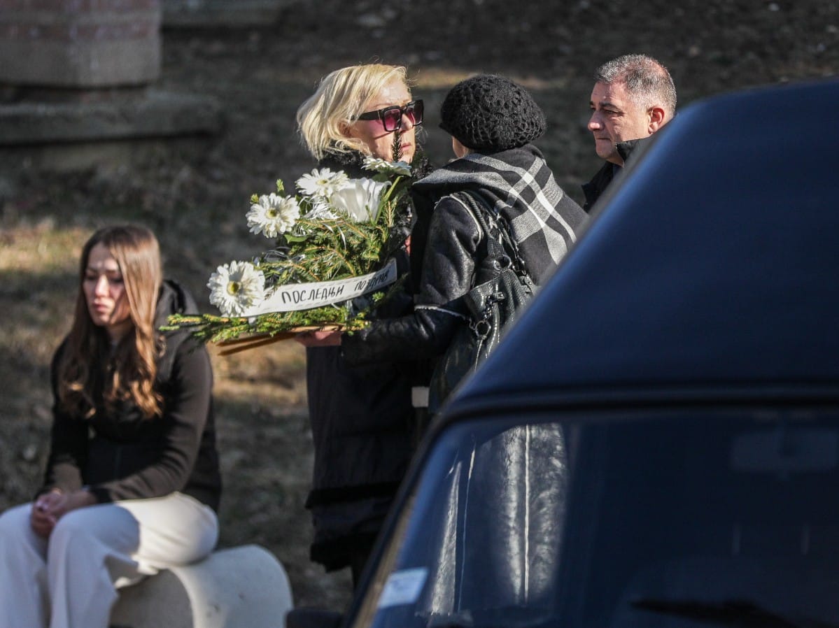 Zorica Marković s Dijanom Hrkalović na sahrani bivšeg muža