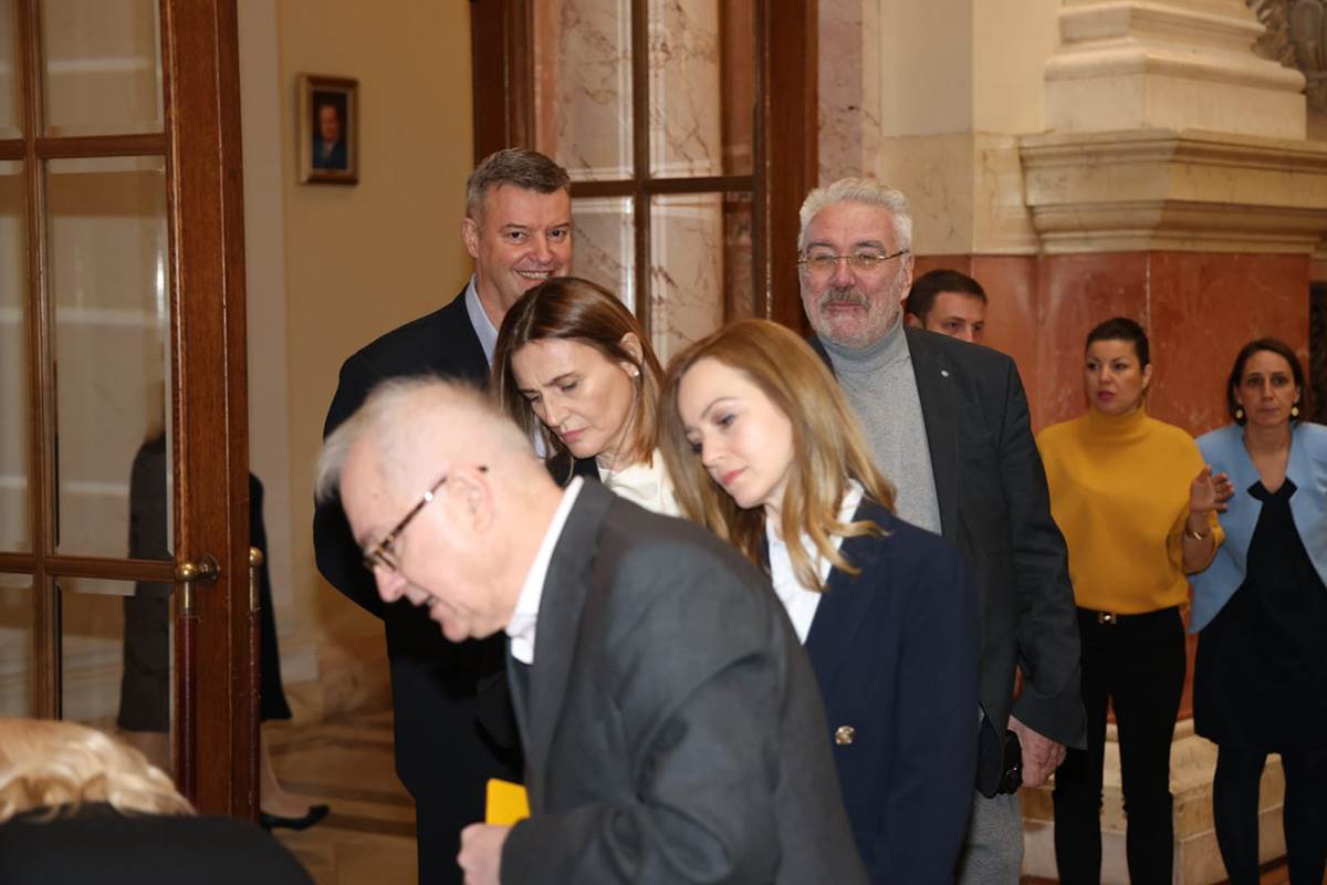 Sednica skupštine (3).jpg