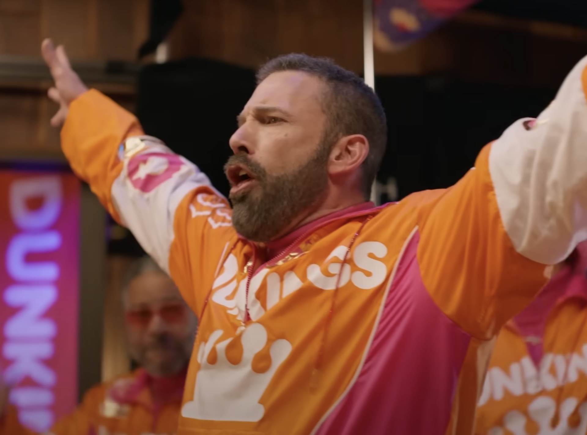 ben aflek i dženifer lopez u reklami za dunkin donuts 4.png