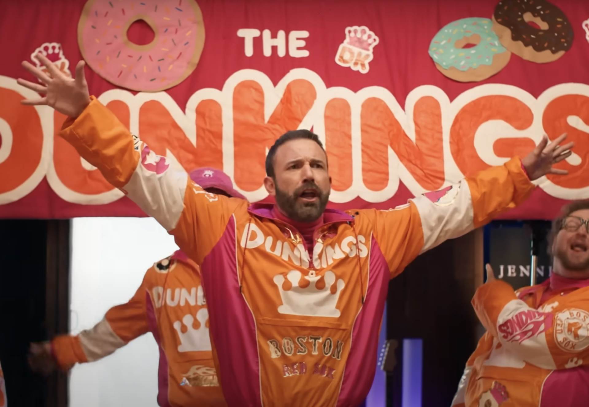ben aflek i dženifer lopez u reklami za dunkin donuts 5.png