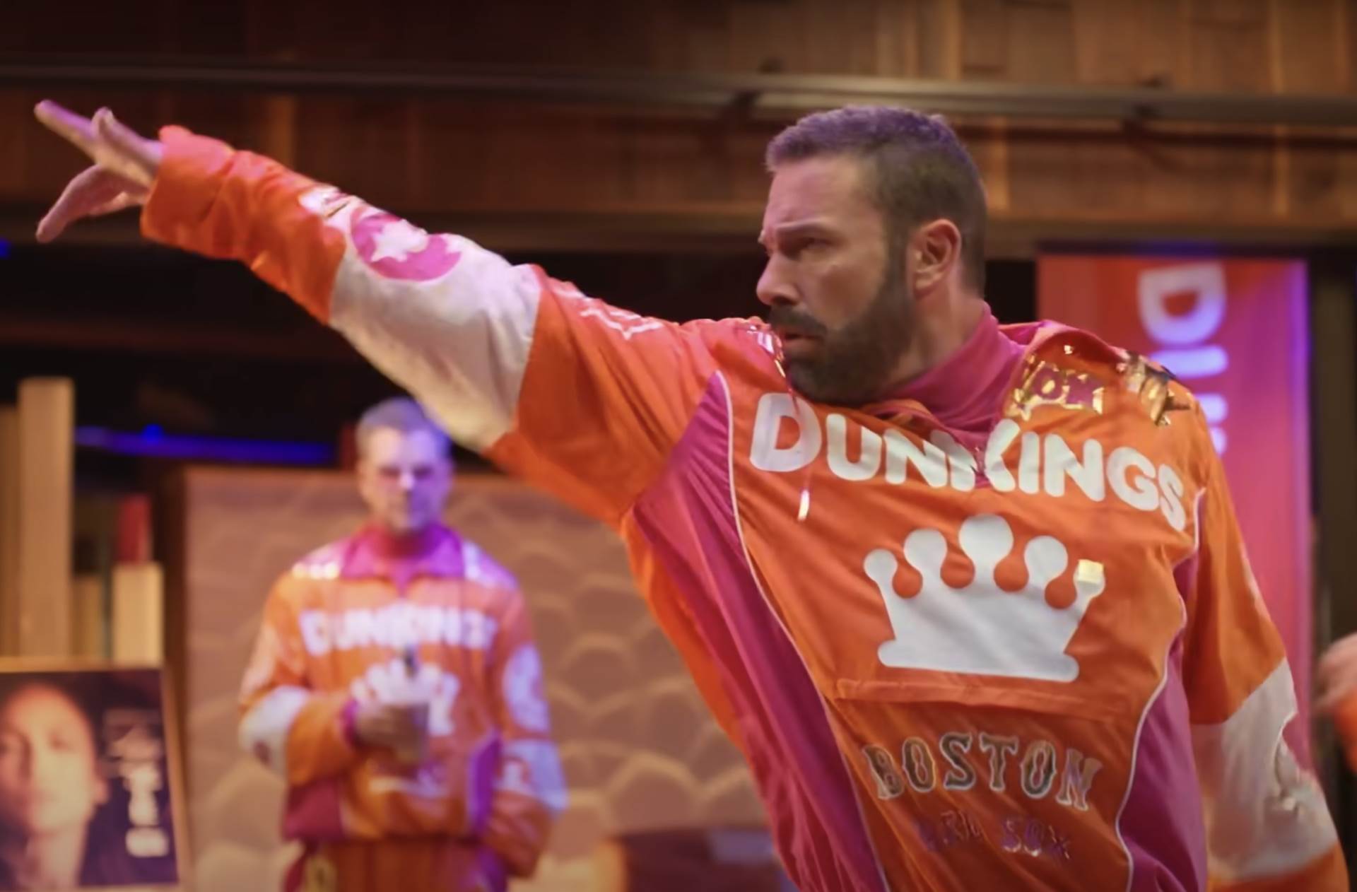 ben aflek i dženifer lopez u reklami za dunkin donuts 8.png