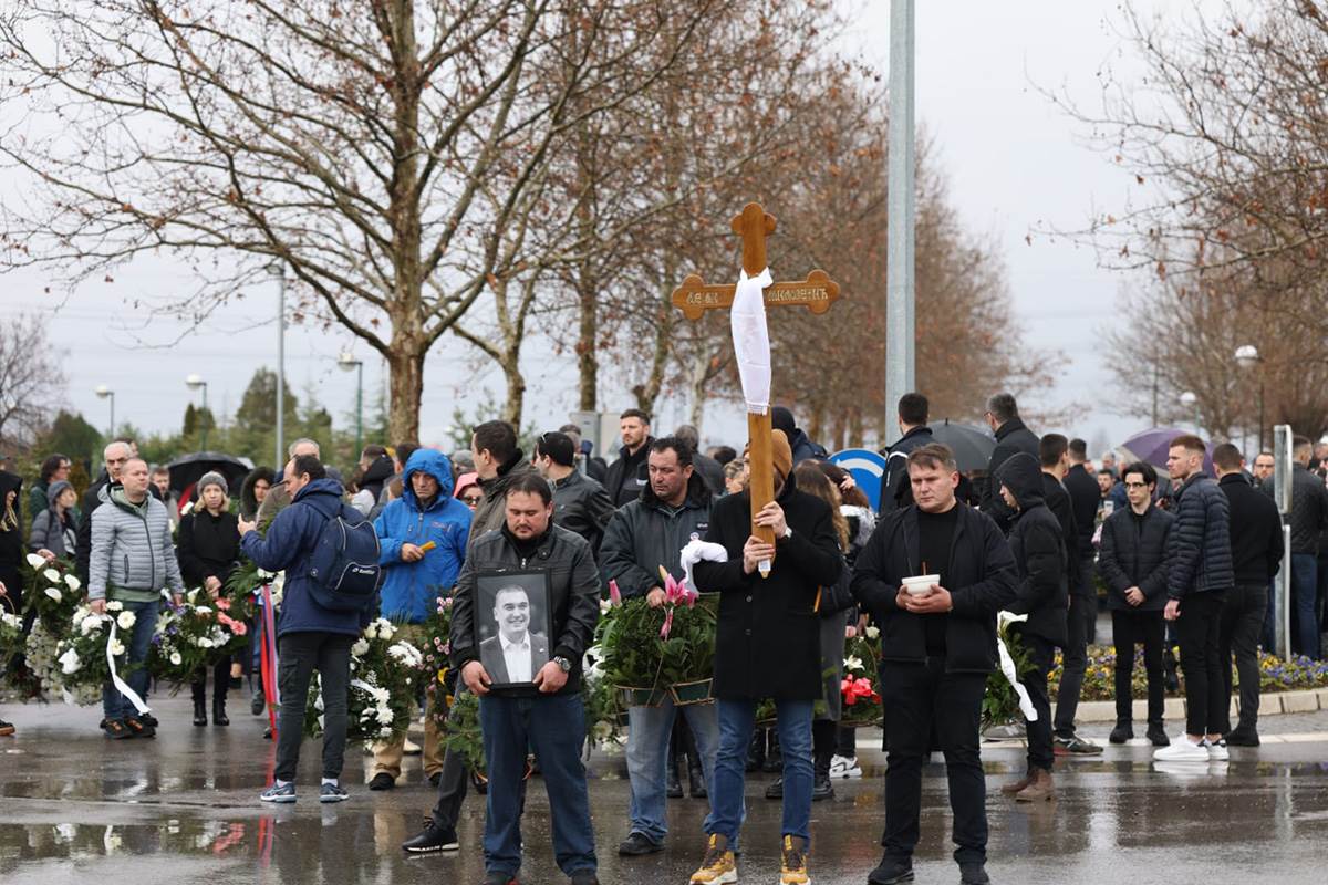 Sahrana Dejana Milojevića (25).jpg