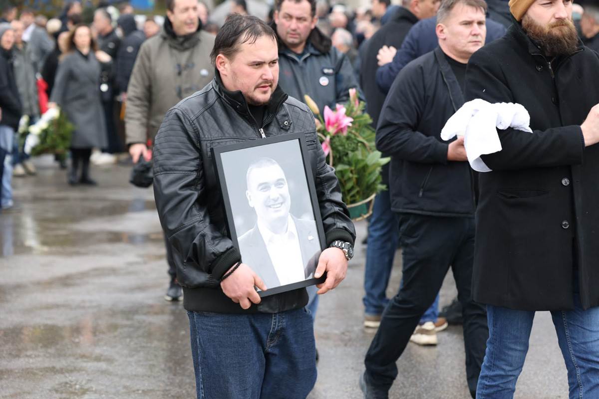 Sahrana Dejana Milojevića (26).jpg