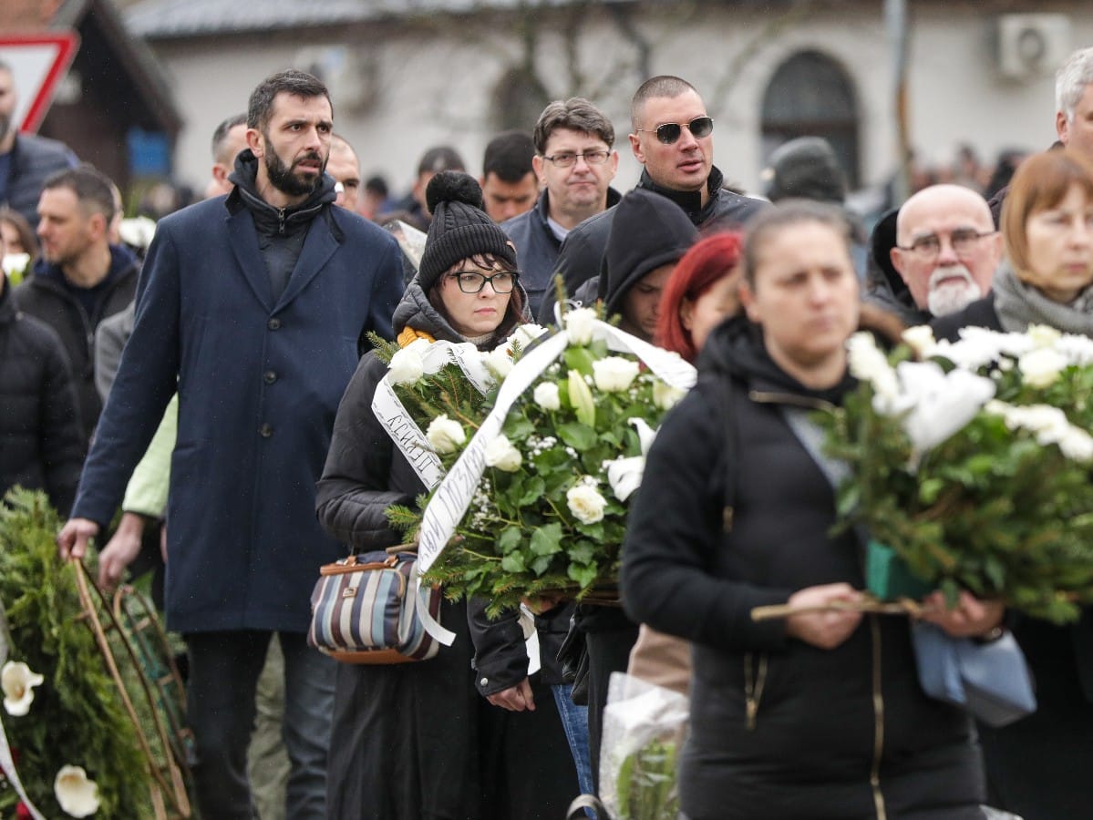 Povorka i iznosenje kovcega (6).jpg