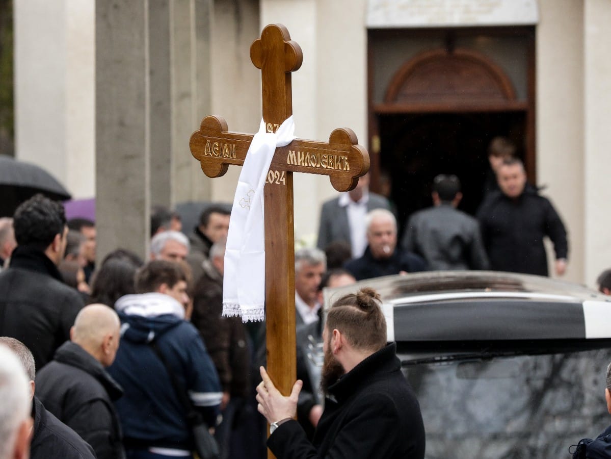 Povorka i iznosenje kovcega (2).jpg