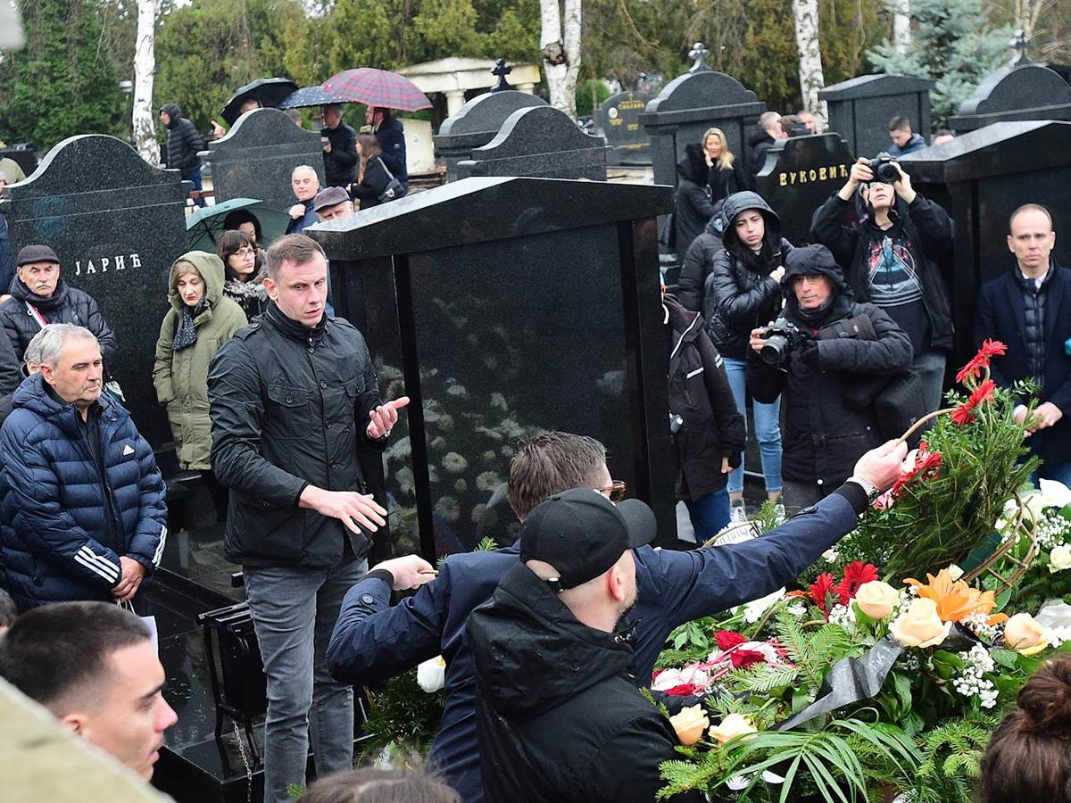 Novica Veličković plakao na sahrani Dejana Milojevića