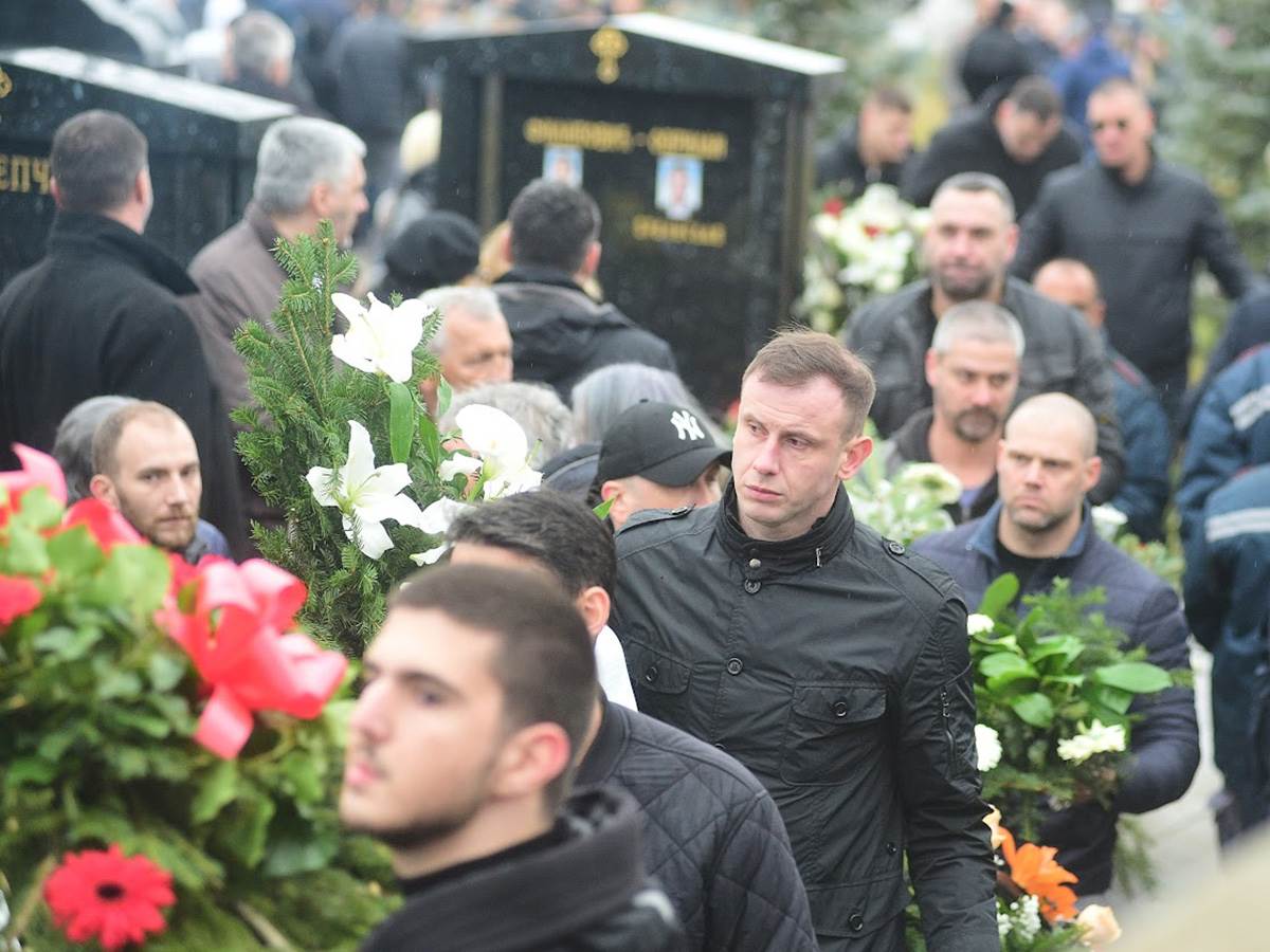 Novica Veličković plakao na sahrani Dejana Milojevića
