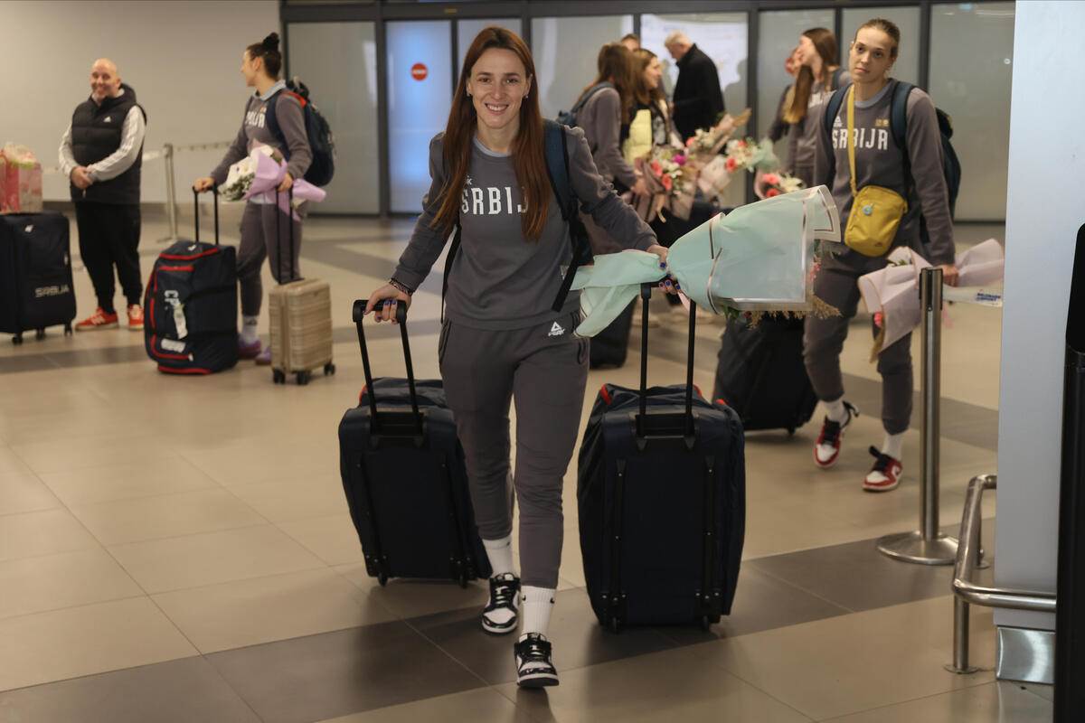 Ženska reprezentacija doček (11).JPG