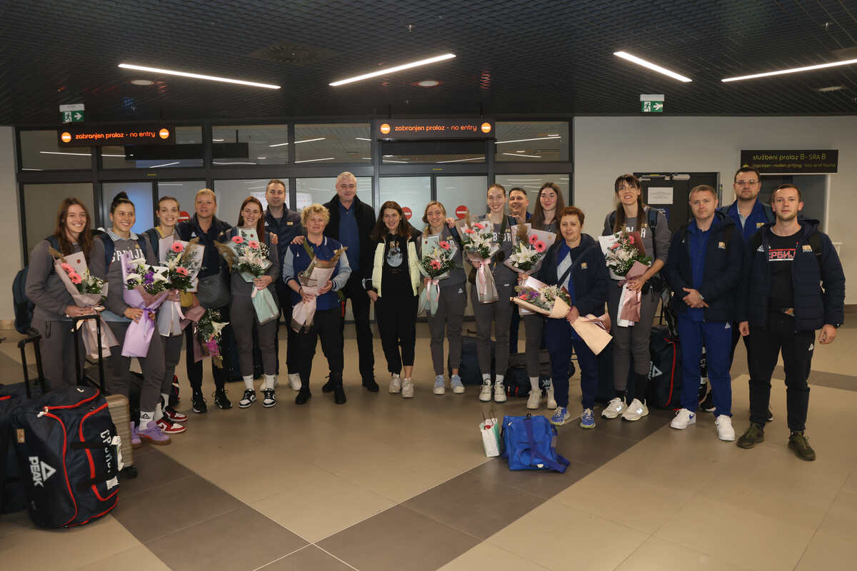 Ženska reprezentacija doček (13).JPG