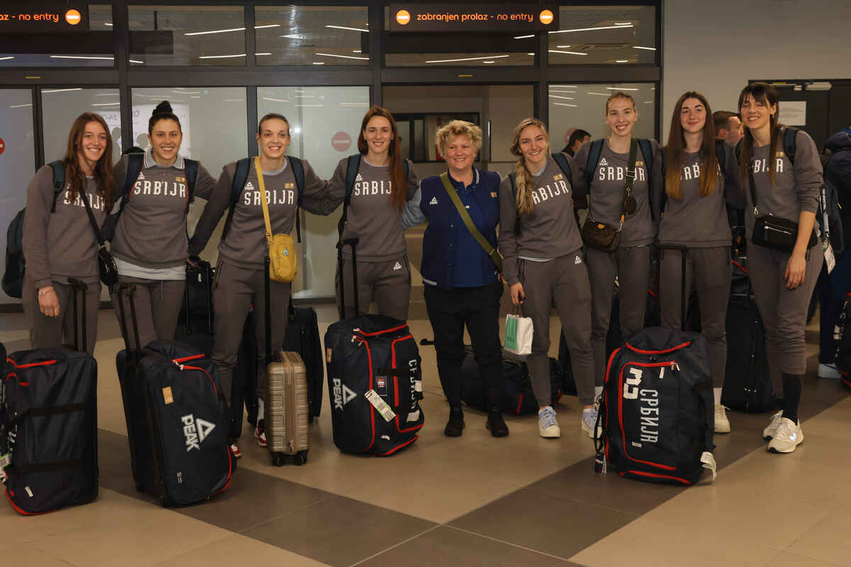 Ženska reprezentacija doček (18).JPG