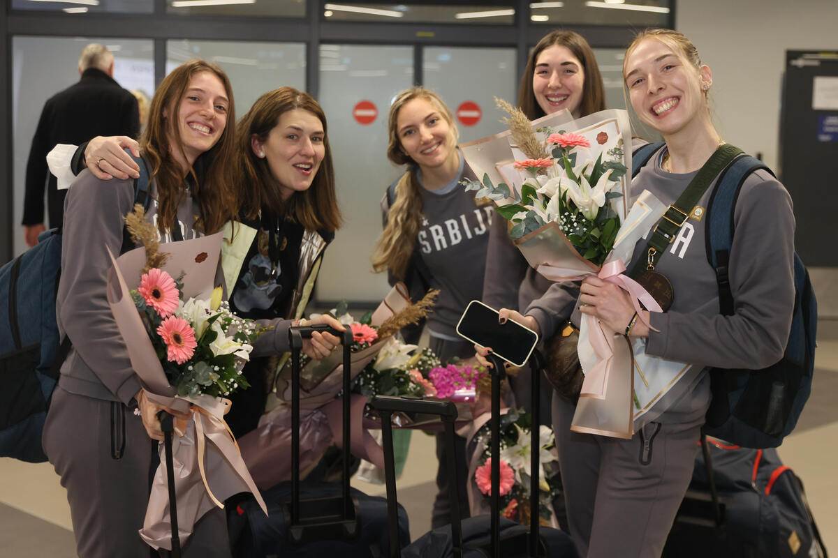 Ženska reprezentacija doček (4).JPG