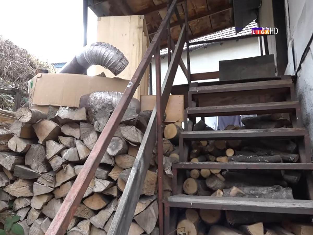 Nakon života u hraniteljskoj porodici vratili se na dedovinu i naša pomoć im je zaista potrebna  (9).jpg