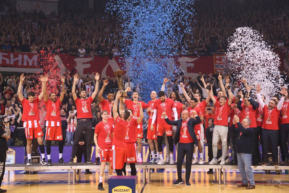 Zvezda proslavlja pobedu (2).jpg