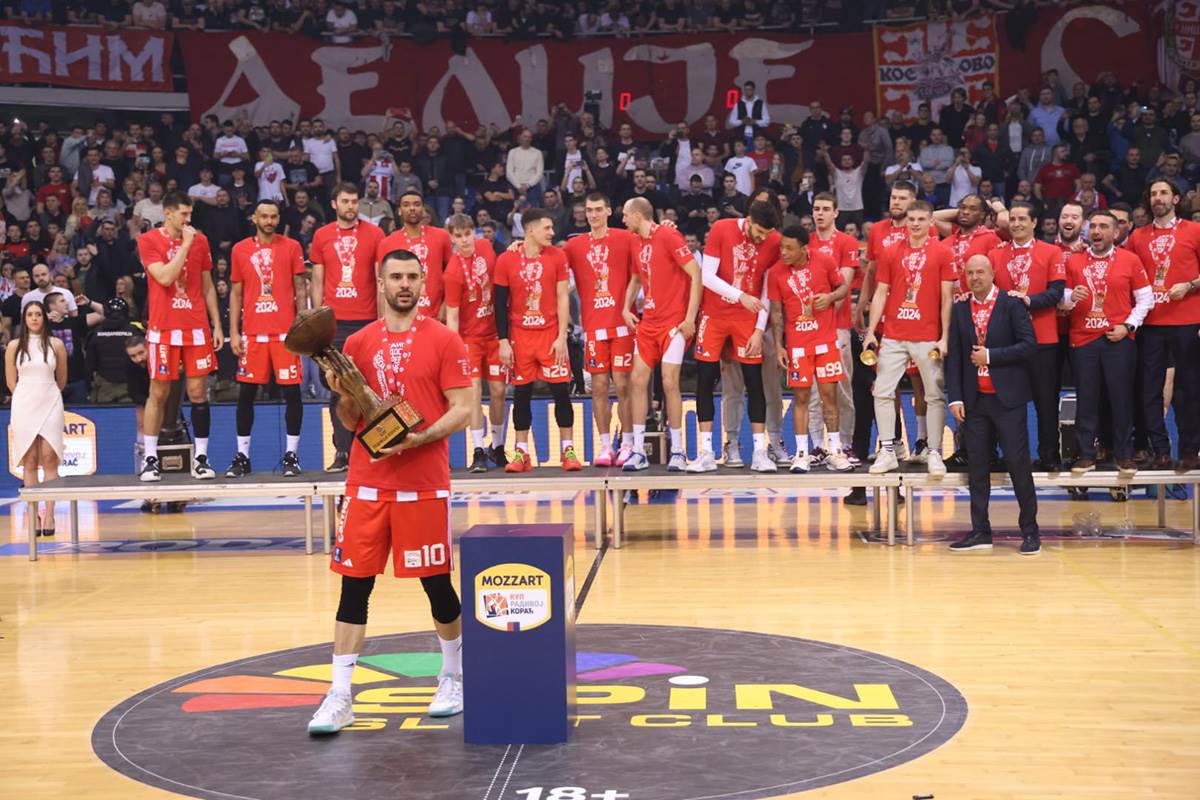 Zvezda proslavlja pobedu (6).jpg