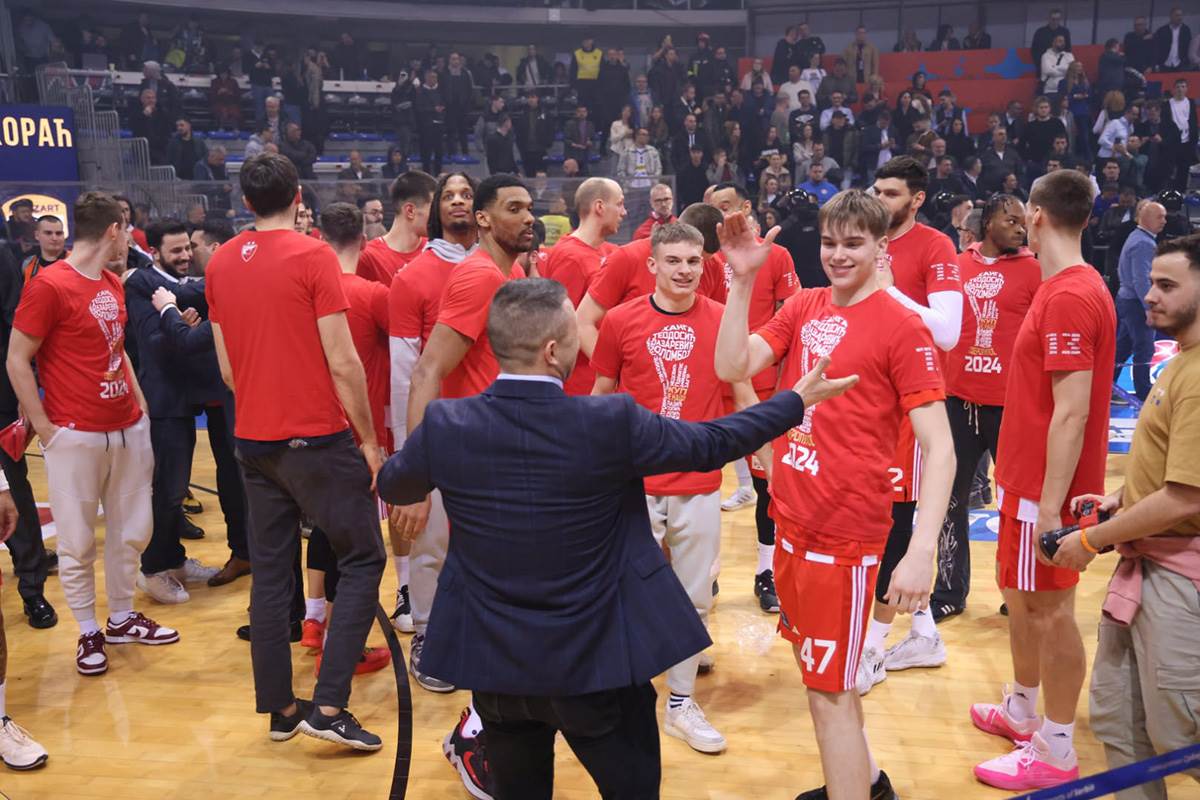 Zvezda proslavlja pobedu (9).jpg