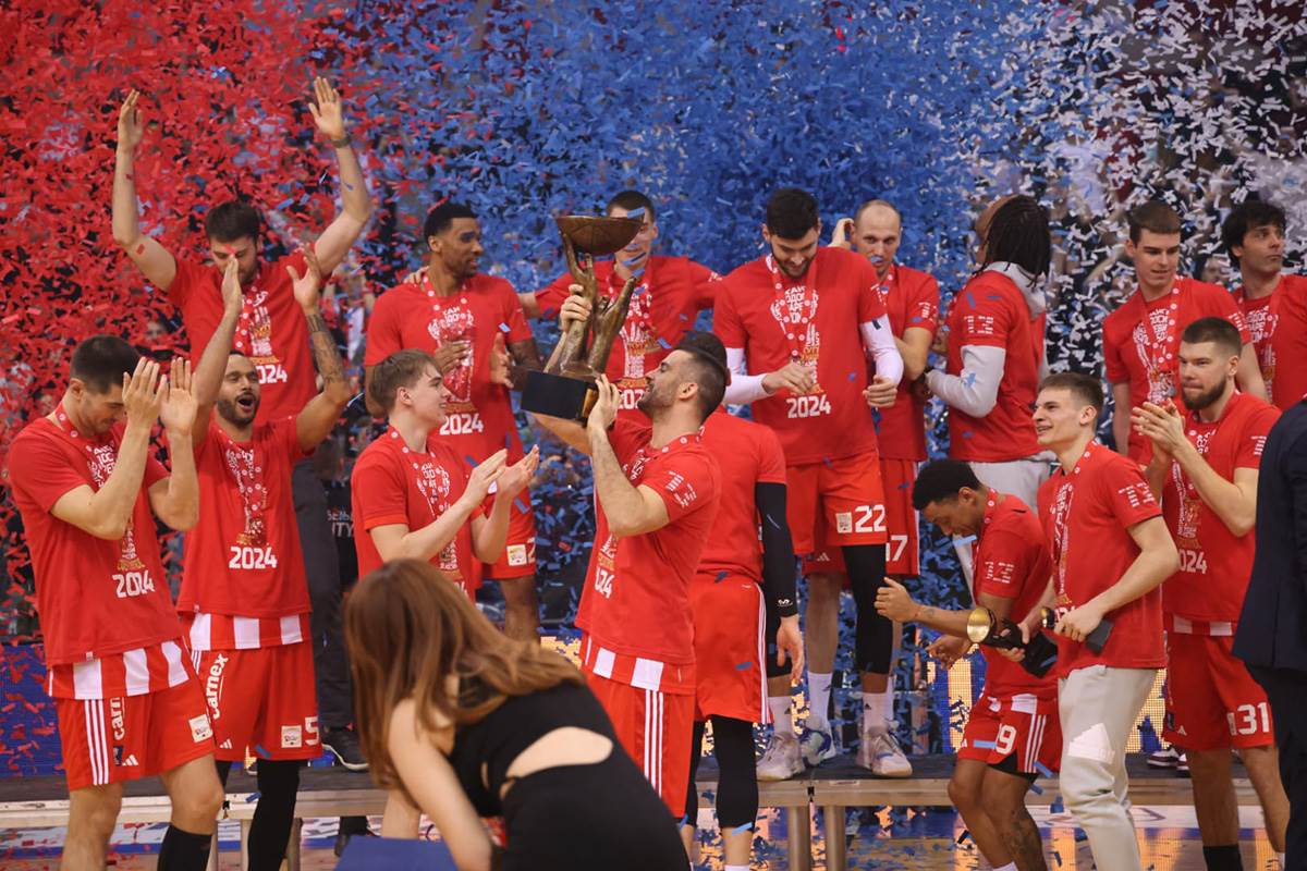 Zvezda proslavlja pobedu (13).jpg