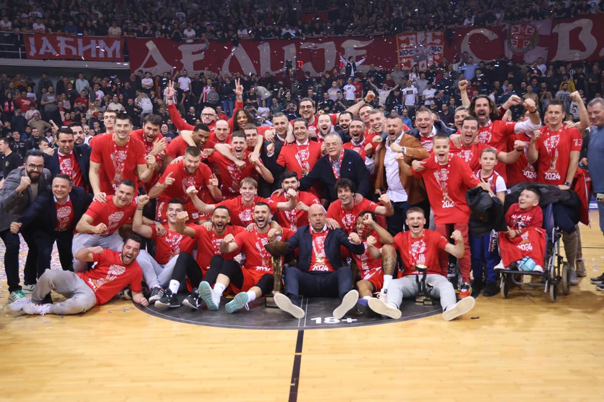 Zvezda proslavlja pobedu (15).jpg